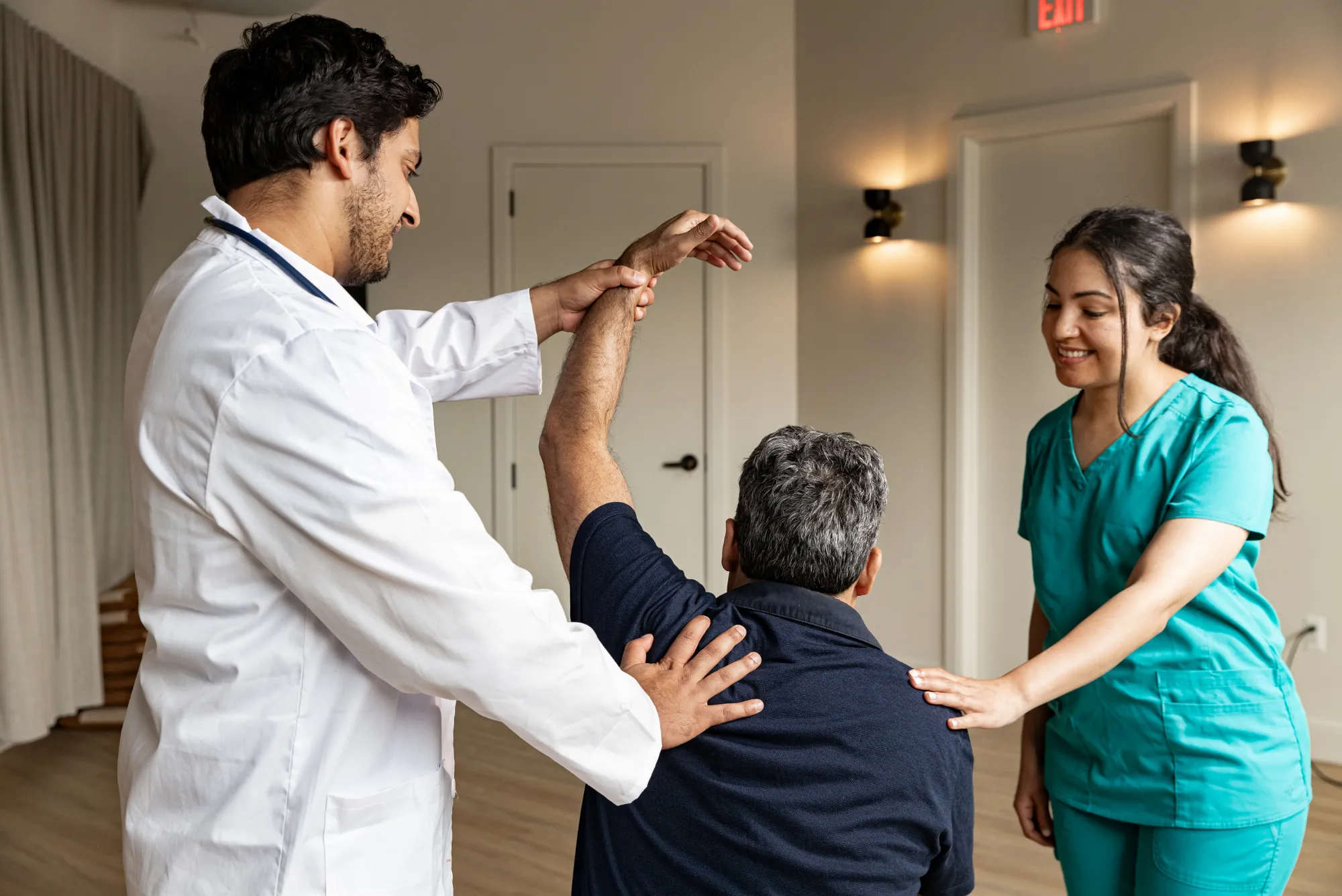 Reparación artroscópica de manguito rotador la técnica que devuelve fuerza y movilidad al hombro con mínima invasión