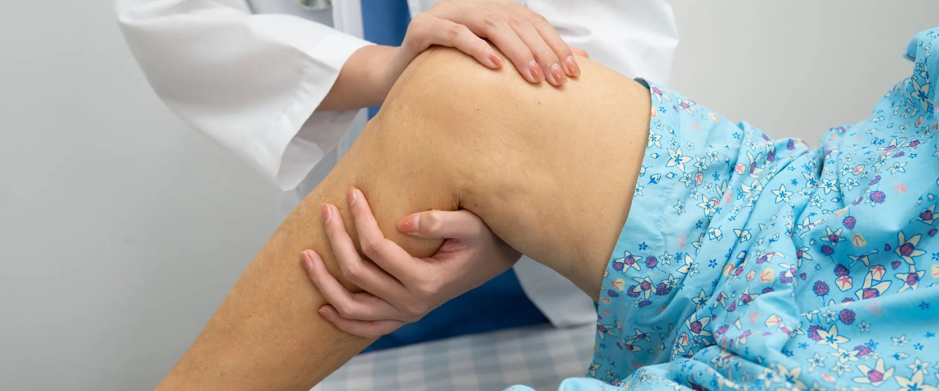 Cómo manejar la inflamación tras cirugía de rodilla