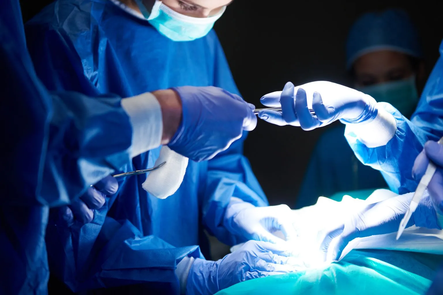 Avances en suturas y anclajes para reparaciones de hombro